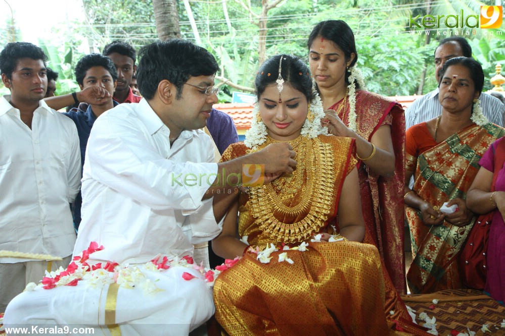 273tv_anchor_veena_nair_wedding_photo_gallery_66_(1 ...
 Kerala Hindu Nair Wedding Photos