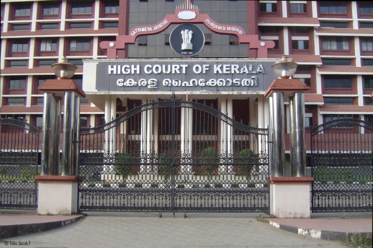 ശ്രീജിത്ത് വിജയൻ കേസ്: വാർത്ത വിലക്കിയ സബ്കോടതി നടപടിയ്ക്കെതിരെ ഹൈക്കോടതി സ്റ്റേ