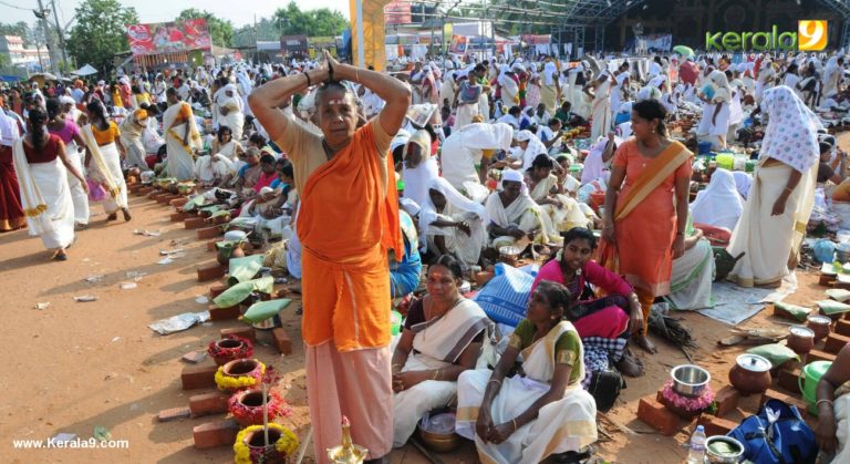 ജ​ന​സാ​ഗ​ര​മാ​യി അ​ന​ന്ത​പു​രി