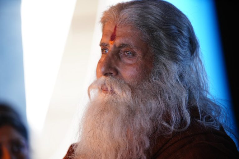 തെലുങ്ക് ചിത്രം സായ് റാം നരസിംഹ റെഡ്ഡിൽ അമിതാബച്ചന്‍