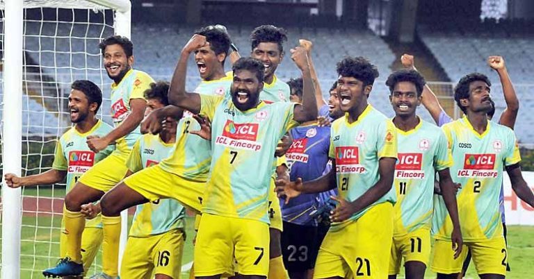 കേരളത്തിന് സന്തോഷ് ട്രോഫി ഫുട്‌ബോള്‍ കിരീടം