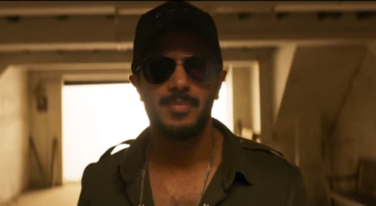 സ്റ്റൈലിഷ് ലുക്കിൽ ദുൽഖർ മലയാളത്തിലേക്ക് തിരിച്ചെത്തുന്നു