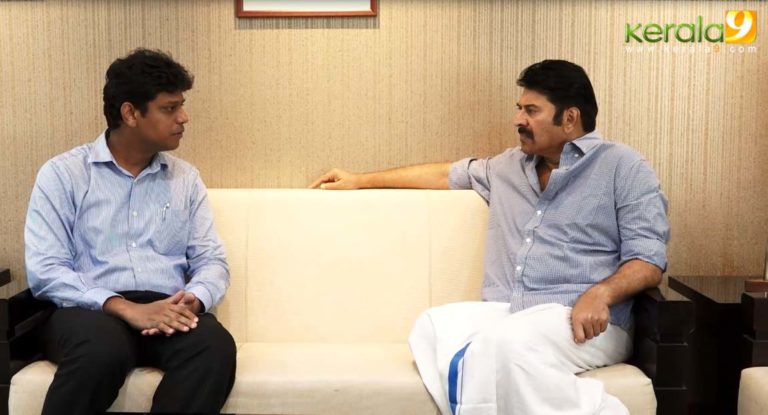 മമ്മൂട്ടി മുഖ്യമന്ത്രിയുടെ ദുരിതാശ്വാസ നിധിയിലേക്ക് 25 ലക്ഷം സംഭാവന നൽകി