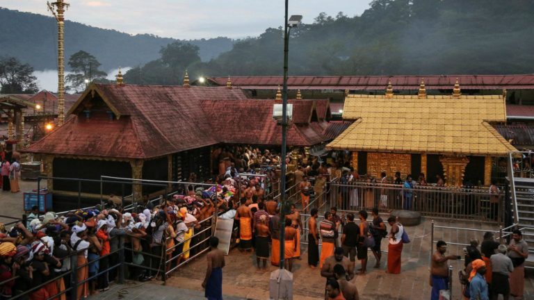 ശബരിമല ; അടിസ്ഥാനസൗകര്യമില്ലാതെ  യുവതീപ്രവേശം അനുവദിക്കരുതെന്ന ഹര്‍ജി കോടതി തള്ളി