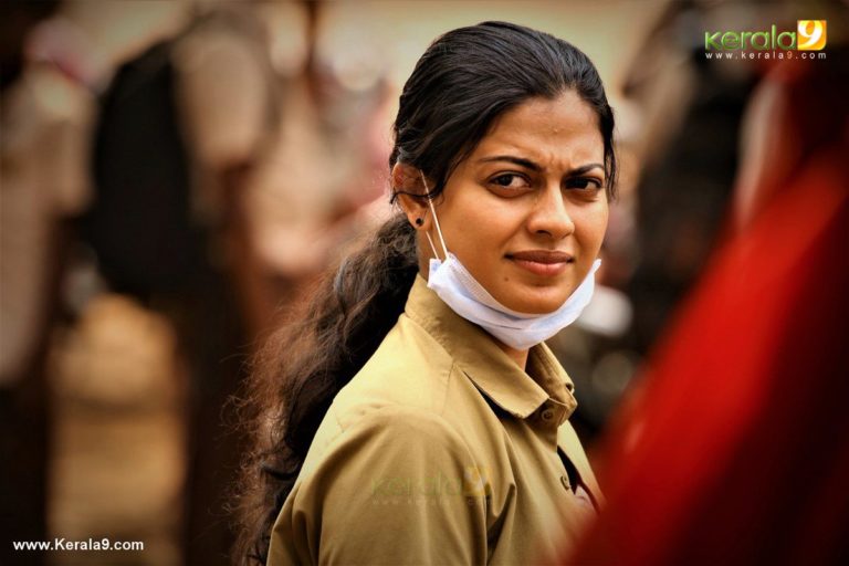 സുജിത് വാസുദേവുമായി അനുശ്രീയുടെ ശത്രുത !