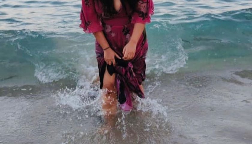 Vidya Balan beach photo