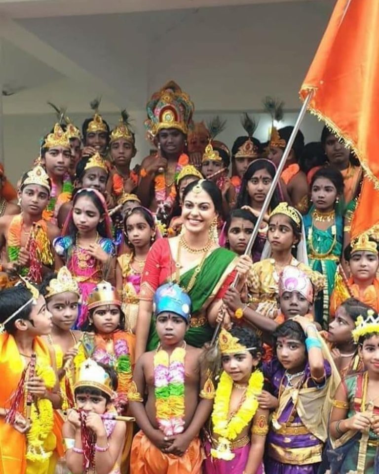 ശ്രീകൃഷ്ണ ജയന്തിക്ക് രാധയായി ഭാവന , ഭാരതമാതാവായി അനുശ്രീ ചിത്രങ്ങൾ കാണാം