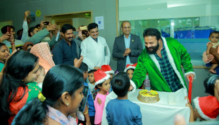 ആസ്റ്റര്‍ മെഡ്സിറ്റിയില്‍ കുട്ടികള്‍ക്കു മുന്നില്‍ സാന്റാക്ലോസായി ജയസൂര്യ