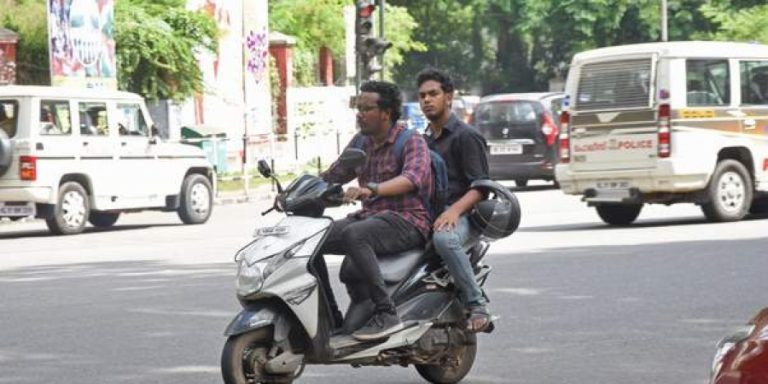 പി​ന്‍​സീ​റ്റ് യാ​ത്രക്കാർക്ക് ഹെ​ല്‍​മറ്റ് ഇ​ല്ലെ​ങ്കി​ലും ഡ്രൈവറുടെ ലൈ​സ​ന്‍​സ് റദ്ദാക്കും