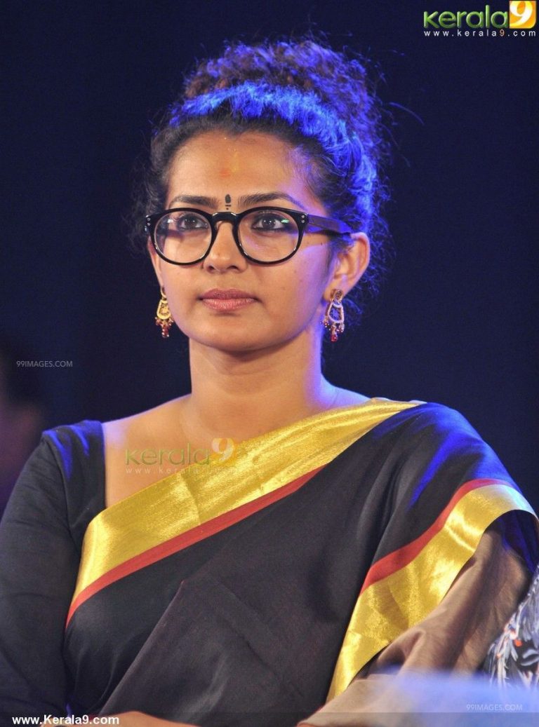 നടി പാര്‍വതി തിരുവോത്ത് അമ്മയില്‍ നിന്ന് രാജിവച്ചു