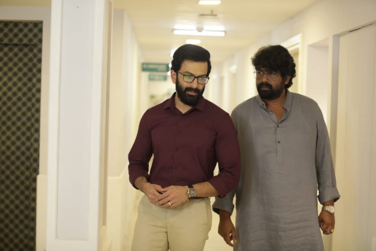 നിഗൂഡതകളുമായി ജോജു ജോർജ്ജും പൃഥ്വിരാജും;  ‘സ്റ്റാർ’ ഏപ്രിൽ 9ന്