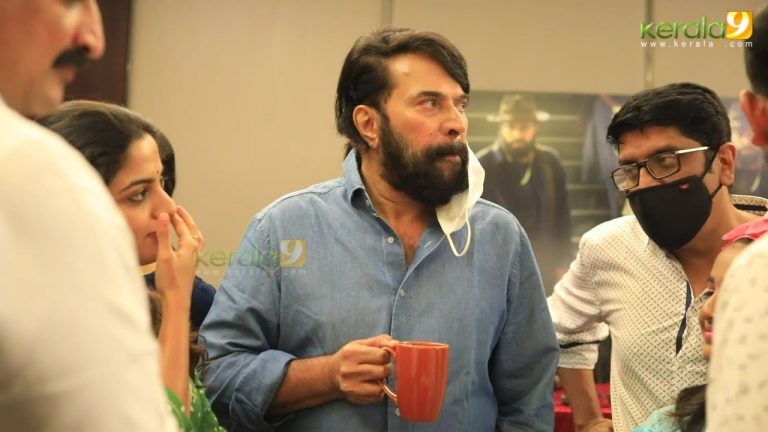 മമ്മൂട്ടി പ്രീസ്റ്റിന്റെ വിജയാഘോഷത്തിന് എത്തിയപ്പോൾ ; വീഡിയോ കാണാം