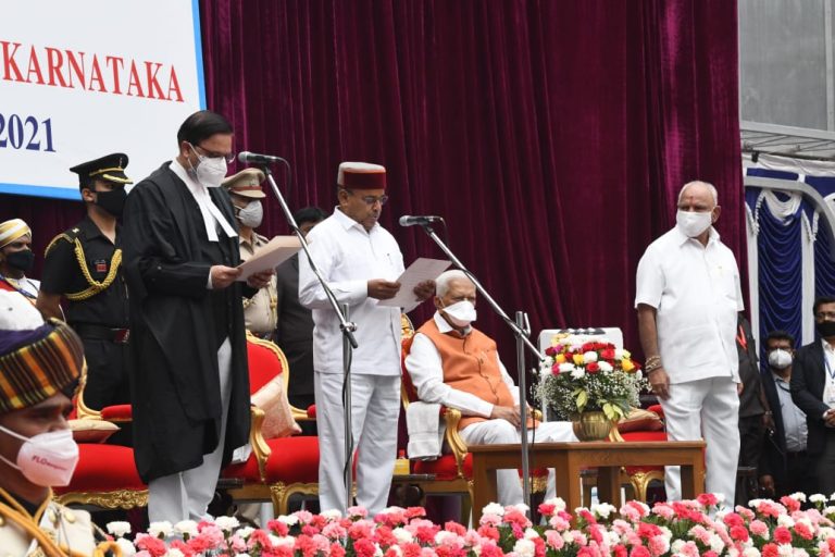 കര്‍ണാടക ഗവര്‍ണറായി താവര്‍ചന്ദ് ഗെഹ്‌ലോട്ട് ചുമതലയേറ്റു