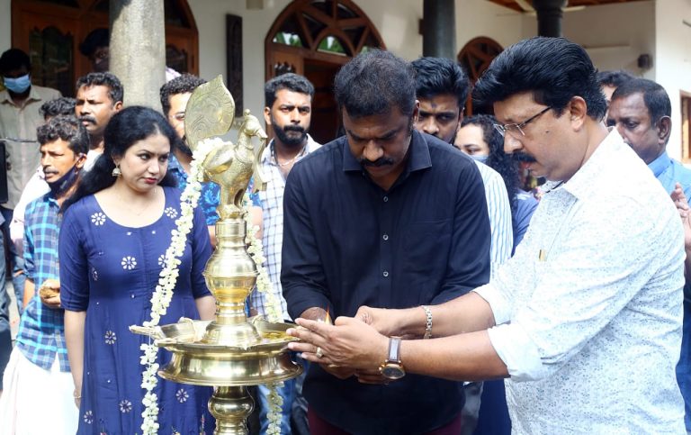 ധ്യാൻ ശ്രീനിവാസൻ്റെ ത്രില്ലർ ’വീകം’; ചിത്രീകരണം ആരംഭിച്ചു