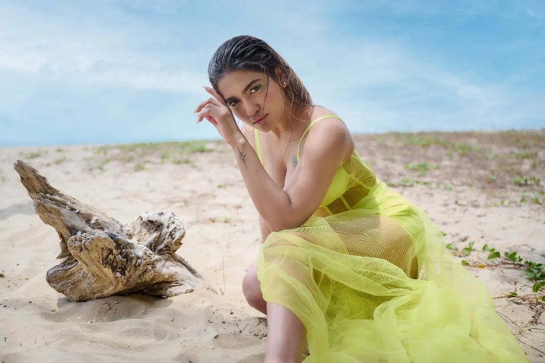 saniya iyappan beach photoshoot in green colour dress