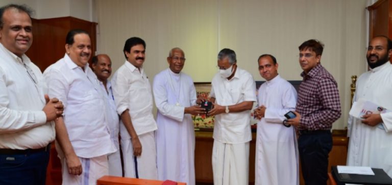 ജോയ്‌സ് ടച്ച് – ഇന്റഗ്രേറ്റഡ് ഹെല്‍ത്ത്<br>സ്മാര്‍ട്ട് വാച്ച് മുഖ്യമന്ത്രി പിണറായി<br>വിജയന്‍ പ്രകാശനം ചെയ്തു