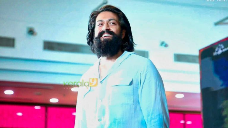 കൊച്ചി ലുലു മാൾ ഇളക്കി മറിച്ച് റോക്കി ഭായ്