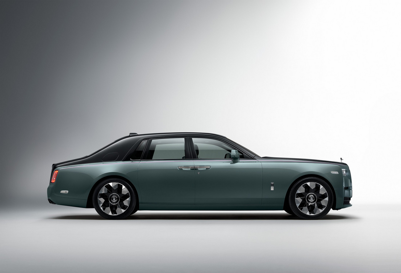 P90462873 lowRes rolls royce phantom