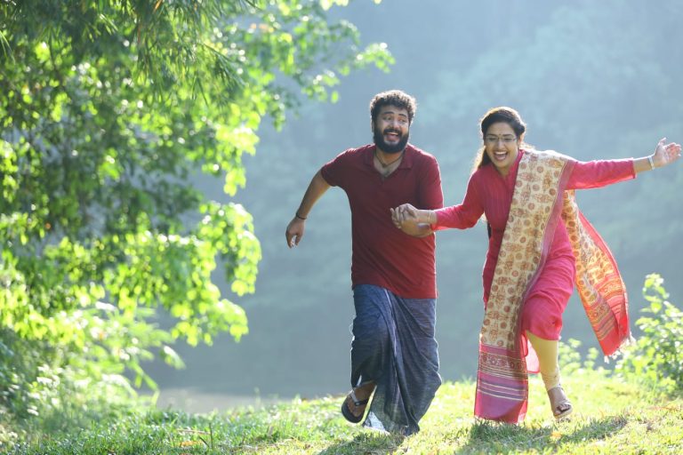 വെള്ളിത്തിരയിൽ പ്രണയത്തിന്റെ വസന്തകാലം ഒരുക്കി ഒരു പക്കാ നാടൻ പ്രേമം ഒക്ടോബർ 14 -ന് തീയേറ്ററുകളിൽ