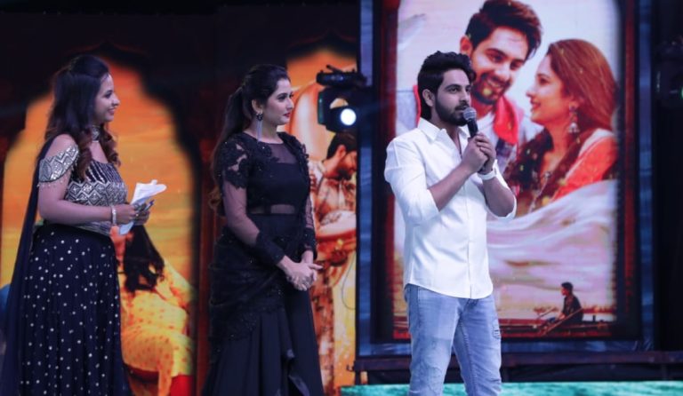 പാൻ ഇന്ത്യ സിനിമയായ “ബനാറസി”ന്റെ പ്രീ റിലീസ് ഇവന്റ് ഹുബ്ലിയിലെ  റെയിൽവേ സ്‌പോർട്‌സ് ഗ്രൗണ്ടിൽ  നടന്നു