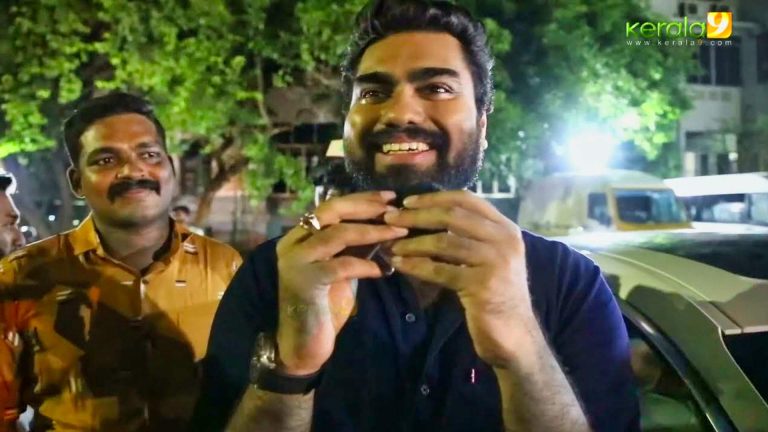 സംവിധായകനായി ഡോക്ടർ റോബിൻ