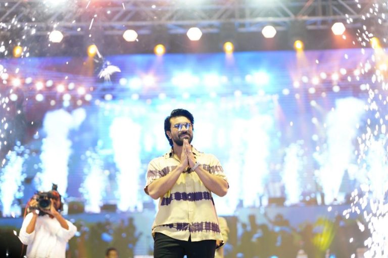വാൾട്ടയർ വീരയ്യയുടെ വിജയാഘോഷ ചടങ്ങിൽ വികാരഭരിത പ്രസംഗവുമായി മെഗാ പവർ സ്റ്റാർ രാംചരൺ