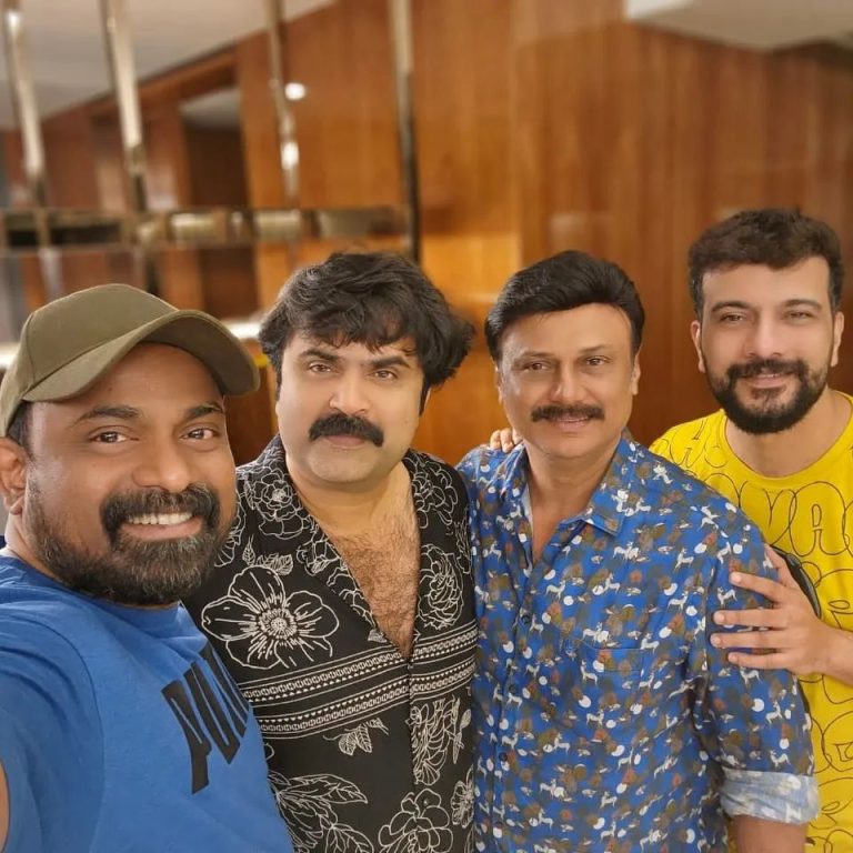 രമേശ്‌ പിഷാരടി പങ്കുവെച്ച ചിത്രത്തിനു ആരാധകരുടെ രസകരമായ കമെന്റുകൾ
