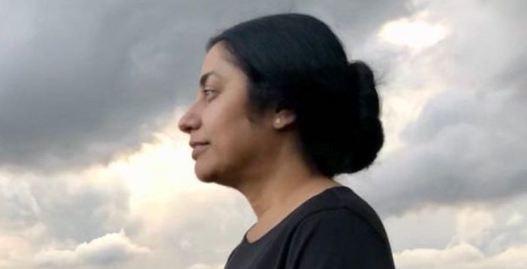 വീട്ടിലെത്തിയ തെരുവ് ഗായകനെ പരിചയപെടുത്തുകയാണ് സുഹാസിനി