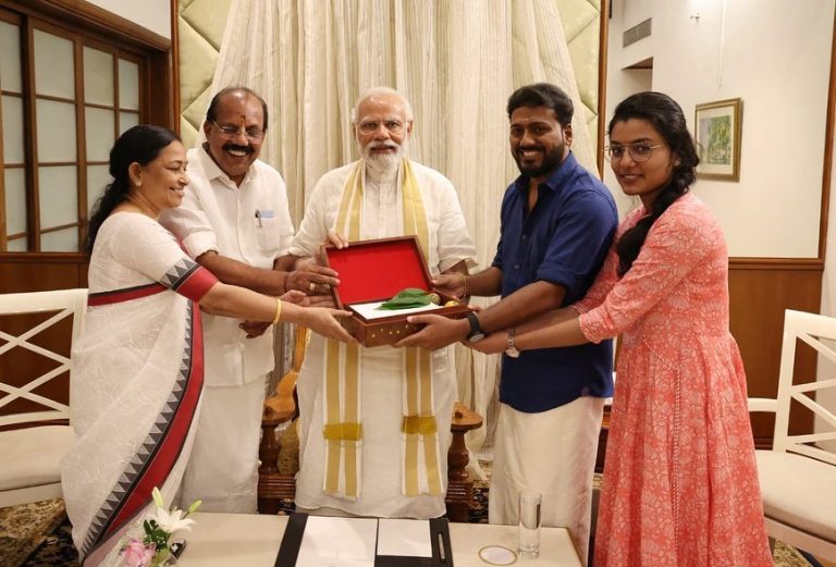 പ്രധാനമന്ത്രി നരേന്ദ്രമോദിയെ വിവാഹത്തിന് ക്ഷണിച്ച് മേപ്പടിയാൻ സംവിധായകൻ വിഷ്ണു മോഹൻ