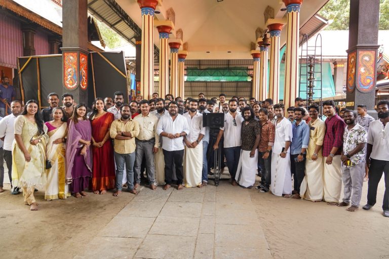 ധ്യാൻ ശ്രീനിവാസൻ ഇന്റെ പുതിയ ചിത്രം ; സൂപ്പർ സിന്ദഗി പൂജ അഞ്ചുമന അമ്പലത്തിൽ വച്ച് നടന്നു
