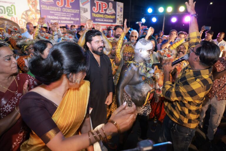 നിവിൻ പോളിയെ കാണാൻ ഒഴുകിയെത്തി ജനസാഗരം; ഇരിങ്ങാലക്കുടയിൽ ഓണാഘോഷത്തിൽ താരമായി നിവിൻ പോളി