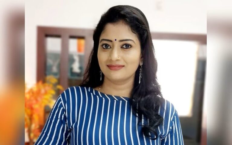 നടി രജ്ഞുഷ മേനോൻ ഫ്ലാറ്റിൽ തൂങ്ങിമരിച്ച നിലയിൽ