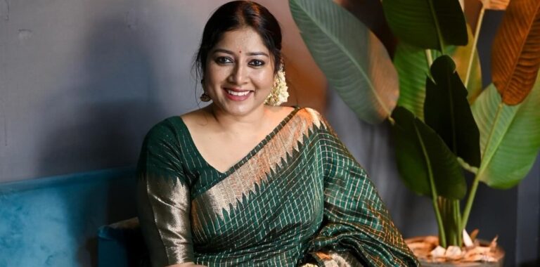 വനിതാദിനം ആഘോഷമാക്കി അനുമോള്‍: ഒറ്റദിവസംകൊണ്ട് ഒ.ടി.ടിയിലെത്തിയത് നാല് സിനിമകളും ഒരു വെബ്‌സീരീസും