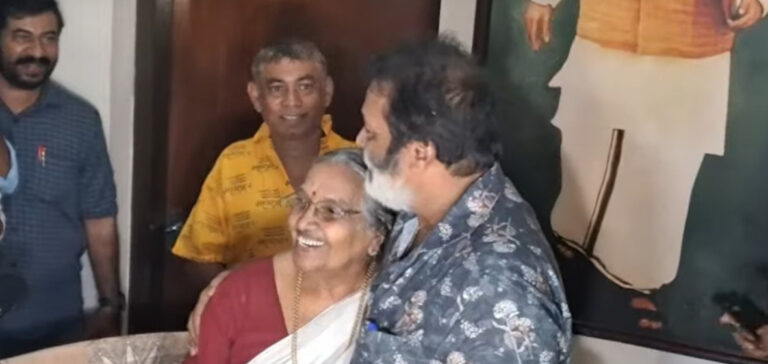 നായനാരുടെ ഗൃഹസന്ദർശനത്തിൽ രാഷ്ട്രീയം കലർത്തേണ്ടതില്ലെന്ന് സുരേഷ് ​ഗോപി; മകനെ പോലെയെന്ന് ശാരദ ടീച്ചറും