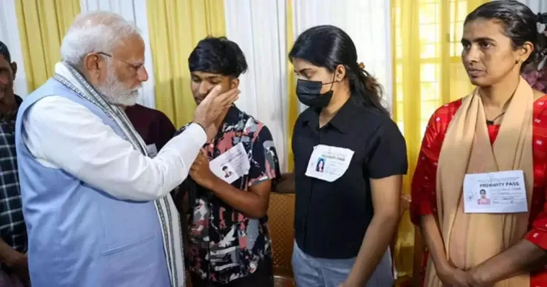 കുട്ടികള്‍ ഉള്‍പ്പടെയുള്ളവര്‍ക്ക് മാനസിക പിന്തുണ നല്‍കേണ്ടത് അനിവാര്യം; ദുരന്തബാധിതരെ ചേർത്ത് പിടിച്ച് മോദി
