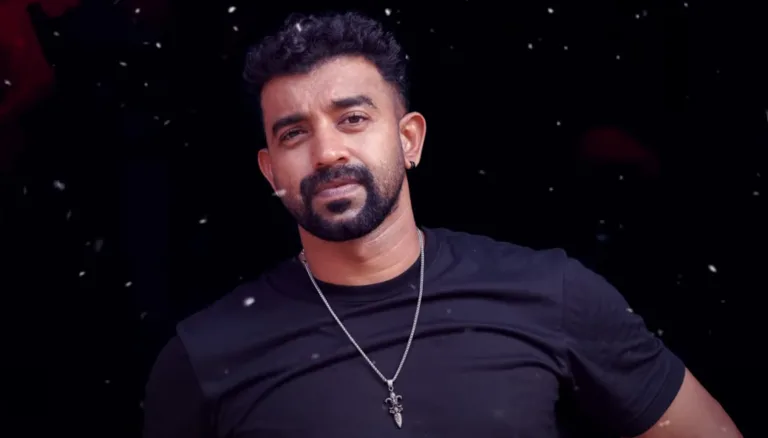സിജു വിൽ‌സൺ- ഉല്ലാസ് കൃഷ്ണ ചിത്രം പുഷ്പക വിമാനത്തിലെ ‘ആലംബനാ’ ലിറിക് വീഡിയോ പുറത്ത്