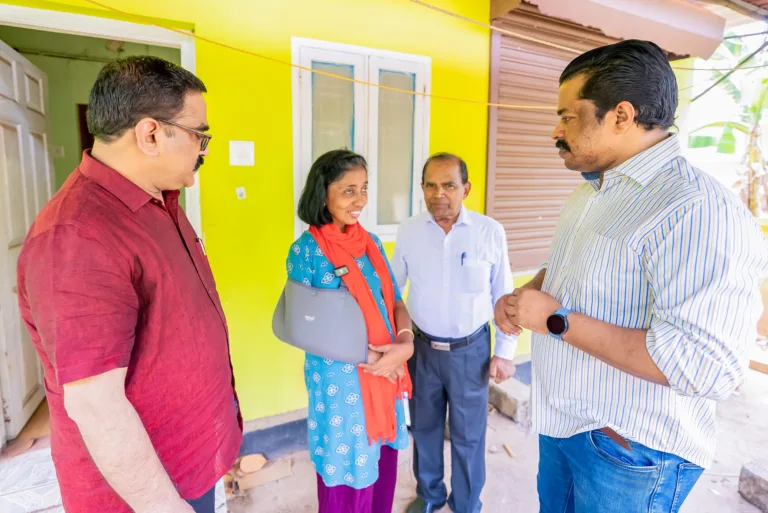 എം.എ.യൂസഫലിയുടെ വിഷുകൈനീട്ടം: ജെയ്സമ്മയ്ക്കും മകൾക്കും ഇനി പുതിയ വീട്ടിൽ അന്തിയുറങ്ങാം