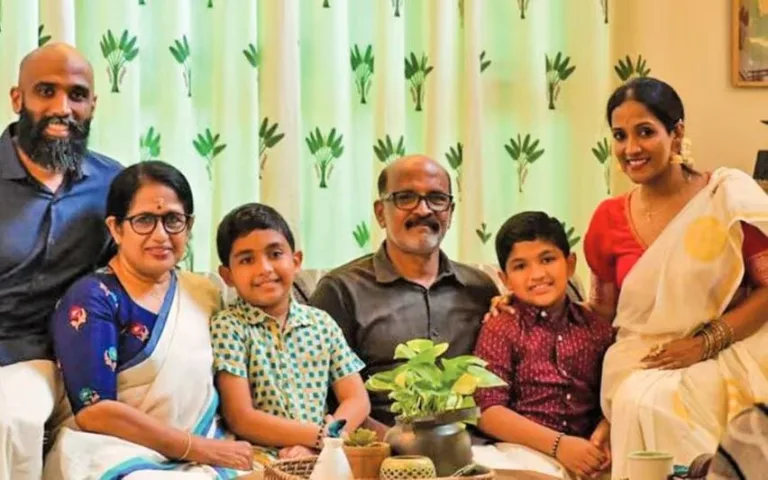 അച്ഛനെ കെട്ടിപ്പിടിച്ച് കരഞ്ഞപ്പോൾ അവർ തോക്കുകൊണ്ട് തലയിൽ വച്ചു; മക്കളുടെ കരച്ചിൽ കണ്ടപ്പോൾ വിട്ടയച്ചു; ഭീകരാക്രമണത്തിൽ കൊല്ലപ്പെട്ട രാമചന്ദ്രന്റെ മകൾ