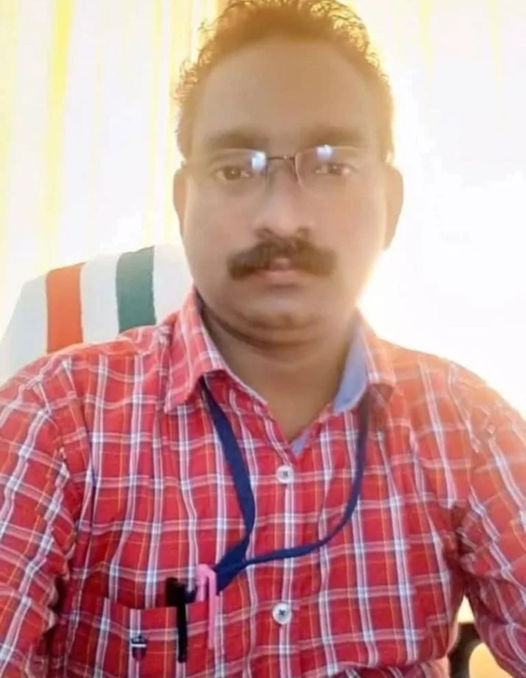 ആകാശ ദുരന്തത്തിൽ മരിച്ച രഞ്ജിതാ നായർക്കെതിരെ ജാതിയധിക്ഷേപം; എ പവിത്രനെ സർവീസിൽ നിന്ന് പിരിച്ചുവിടാൻ കളക്ടറുടെ ശുപാർശ
