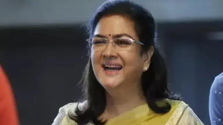 പെര്‍ഫോമന്‍സുകൾ തമ്മിലുള്ള മാനദണ്ഡം എന്താണ്? ഒരാൾ സഹനടനും മറ്റേയാൾ എങ്ങനെ മികച്ച നടനുമായി; പ്രതികരണവുമായി ഉർവശി
