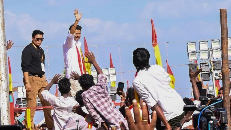 രാഹുൽ ​ഗാന്ധിയുടെ വോട്ടർ അധികാർ യാത്രയിൽ പങ്കെടുക്കാൻ നടൻ വിജയ്