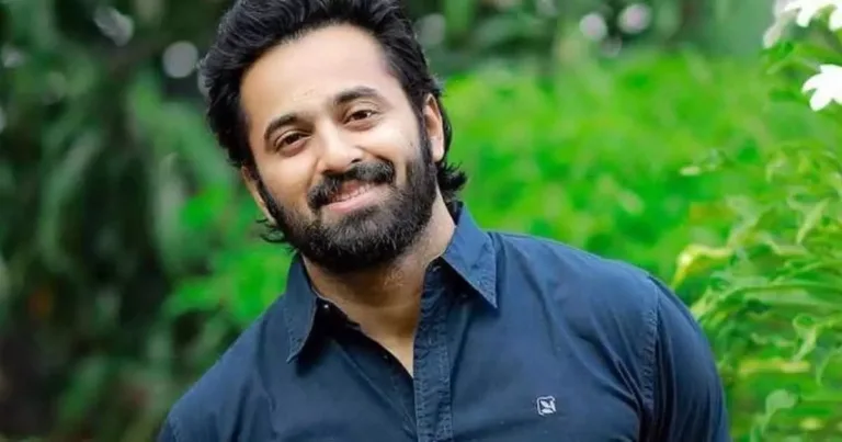 നടൻ ഉണ്ണിമുകുന്ദൻകേരള സ്ട്രൈക്കേഴ്സ് (CCL) ടീം ക്യാപ്റ്റൻ