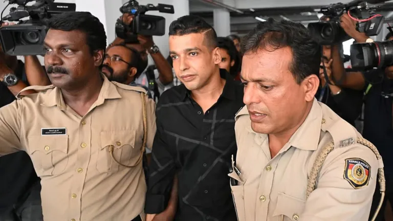 നടിയെ ആക്രമിച്ച കേസിലെ ശിക്ഷാവിധി ഉടനില്ല; കുറ്റവിമുക്തനായതോടെ പാസ്പോർട്ട് ആവശ്യപ്പെട്ട് ദിലീപ്