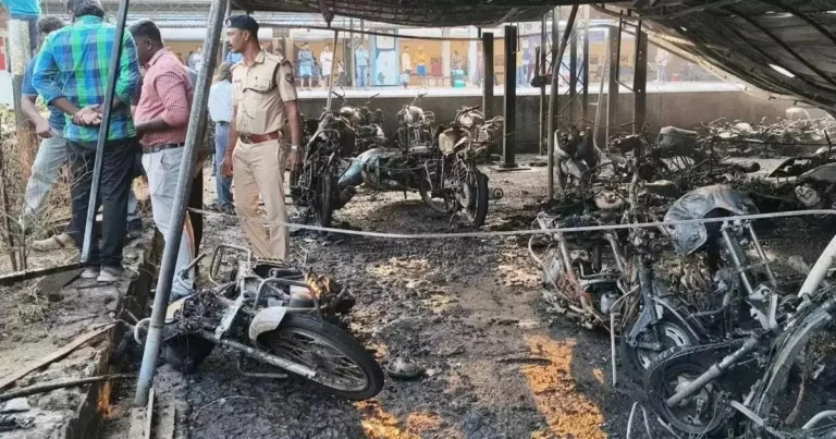 റെയിൽവേ സ്റ്റേഷനിൽ പാർക്കിങ്ങിലുണ്ടായ തീപിടിത്തം പ്രത്യേകസംഘം അന്വേഷിക്കും