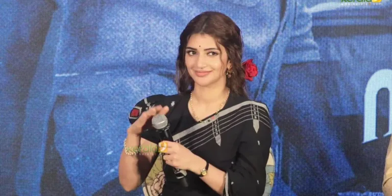 കൊച്ചിയിൽ ആരാധകരുടെ മനം കവർന്ന് ‘പരാശക്തി’ താരം ശ്രീലീല