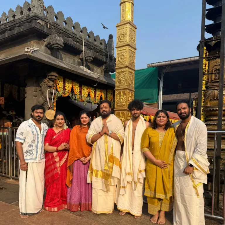 കൊല്ലൂർ മൂകാംബിക ക്ഷേത്രത്തിൽ കുടുംബസമേതമെത്തി പ്രാർത്ഥിച്ച് കേന്ദ്രമന്ത്രി സുരേഷ് ​ഗോപി