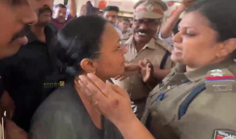 കെ.എസ്.യു കരിങ്കൊടി പ്രതിഷേധം: മന്ത്രി വീണാ ജോർജിന്റെ കഴുത്തിനും കൈക്കും പരിക്ക്