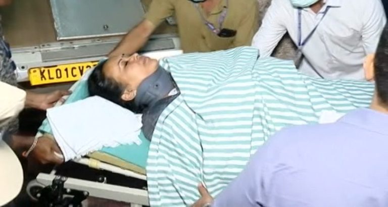 കെഎസ്‌യു പ്രതിഷേധത്തിനിടെ പരിക്കേറ്റ മന്ത്രി വീണ ജോർജ് ആശുപത്രി വിട്ടു; തുടർചികിത്സ തിരുവനന്തപുരത്ത്