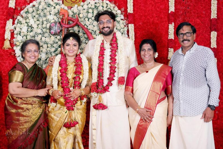 മകൾ രവീണ രവിയുടെ വിവാഹവാർത്ത പങ്കുവെച്ച് ശ്രീജ രവി; വരൻ ‘വാലാട്ടി’ സംവിധായകൻ ദേവൻ