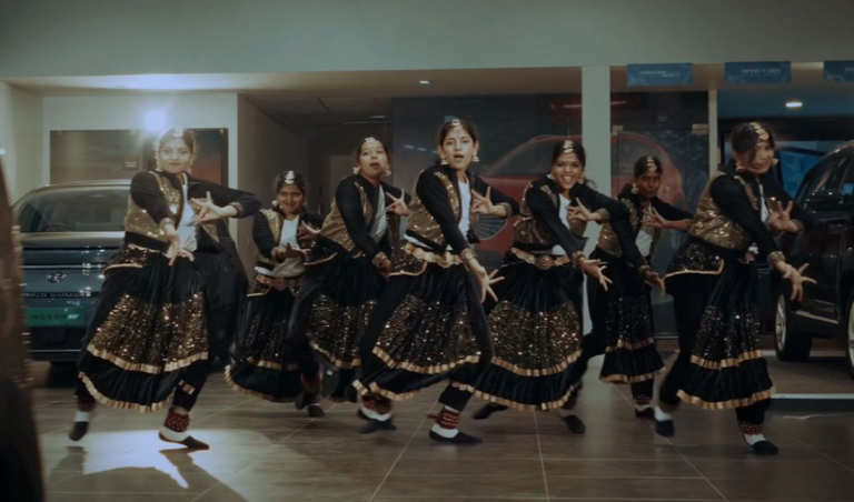കേരളത്തിലെ പെൺകുട്ടികൾ മൈക്കൽ ജാക്സണായി – Sarangi Shyam and Team ന് 8 മില്യൺ കാഴ്ചകൾ നേടി എംജെ ക്ലാസിക്കൽ ഫ്യൂഷൻ വൈറൽ